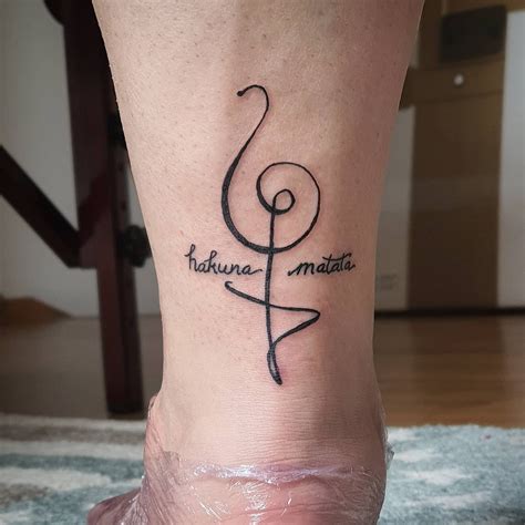 hakuna matata tattoo symbol|15 Best Hakuna Matata Tattoo Ideas With Their。